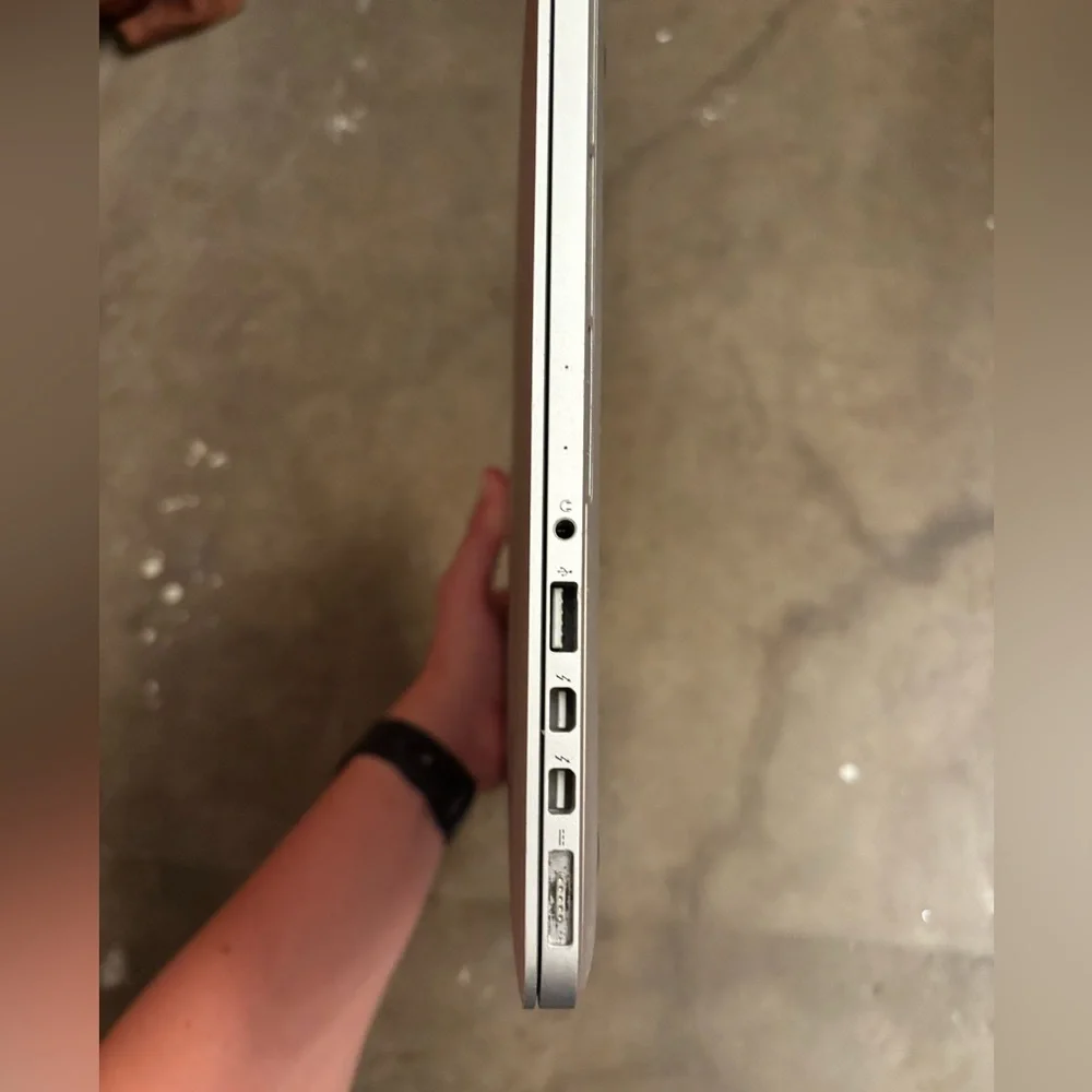 Apple MacBook Pro (13”) w/ charger & case